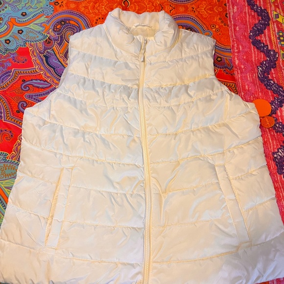 GAP Jackets & Blazers - GAP Women's Off-White Puffer Vest